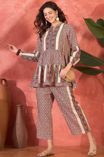 Women red cotton blend top with pant co-ord set