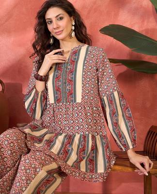 Women red cotton blend top with pant co-ord set 5