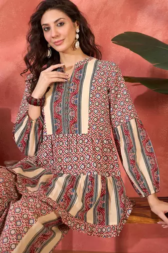 Women red cotton blend top with pant co-ord set