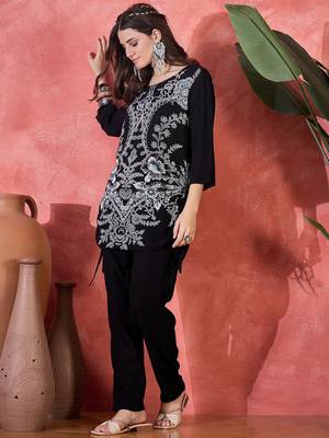 Floral printed round neck tunic & trouser 2