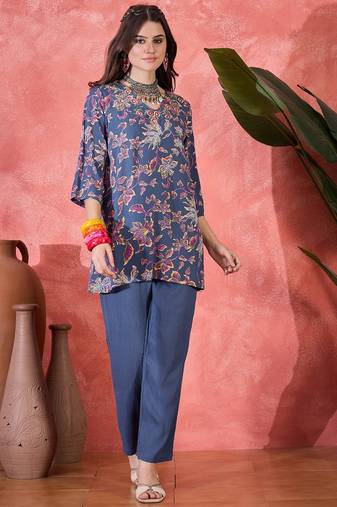 Floral printed v-neck tunic & trousers