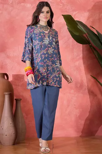 Floral printed v-neck tunic & trousers