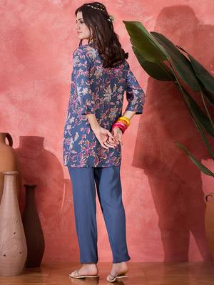 Floral printed v-neck tunic & trousers 2