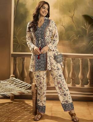 Floral printed v-neck tunic & trousers co-ord set 5
