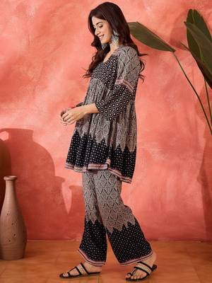 Printed v-neck top with trouser co-ords 3