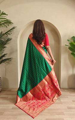 Green art silk  woven saree 3