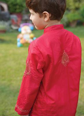 Red embroidered pure silk kurta set 4