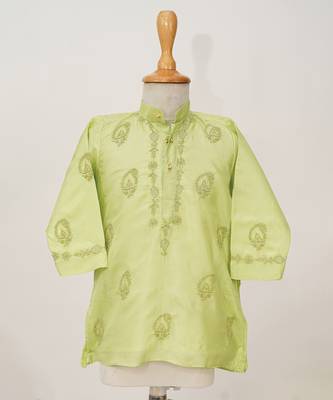 Green embroidered pure silk kurta set 1