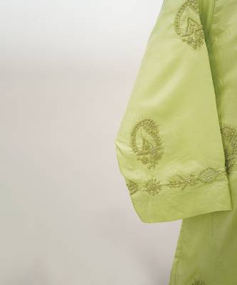 Green embroidered pure silk kurta set 2