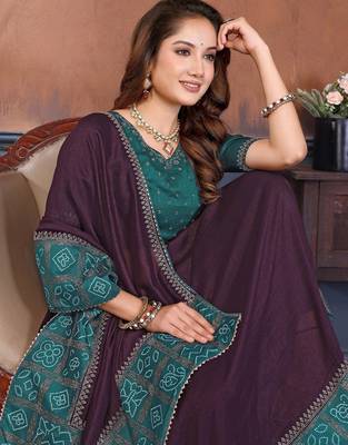 Wine vichitra silk bandhani patta stone work saree with contrast blouse piece 5