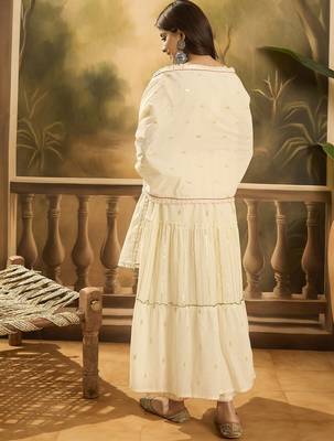 Women floral embroidered cotton kurta with trousers & dupatta 2