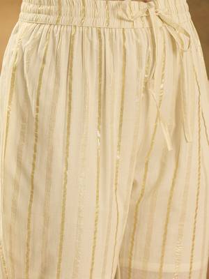 Women floral embroidered cotton kurta with trousers & dupatta 3