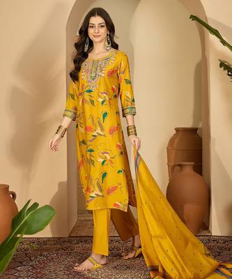 Women floral printed regular thread work kurta with trousers & with dupatta 4