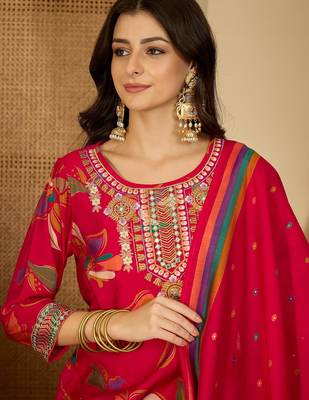Women floral printed regular thread work kurta with trousers & with dupatta 5