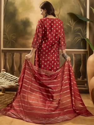Women ethnic motifs embroidered kurta with trousers & dupatta 2