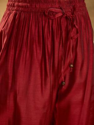 Women ethnic motifs embroidered kurta with trousers & dupatta 5