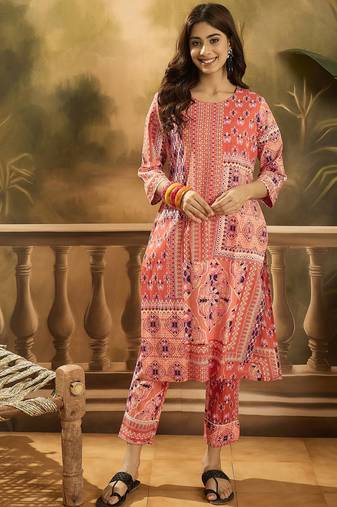Women ethnic motifs printed cotton kurta with trousers