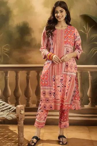 Women ethnic motifs printed cotton kurta with trousers