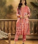 Women ethnic motifs printed cotton kurta with trousers