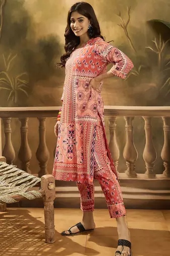 Women ethnic motifs printed cotton kurta with trousers