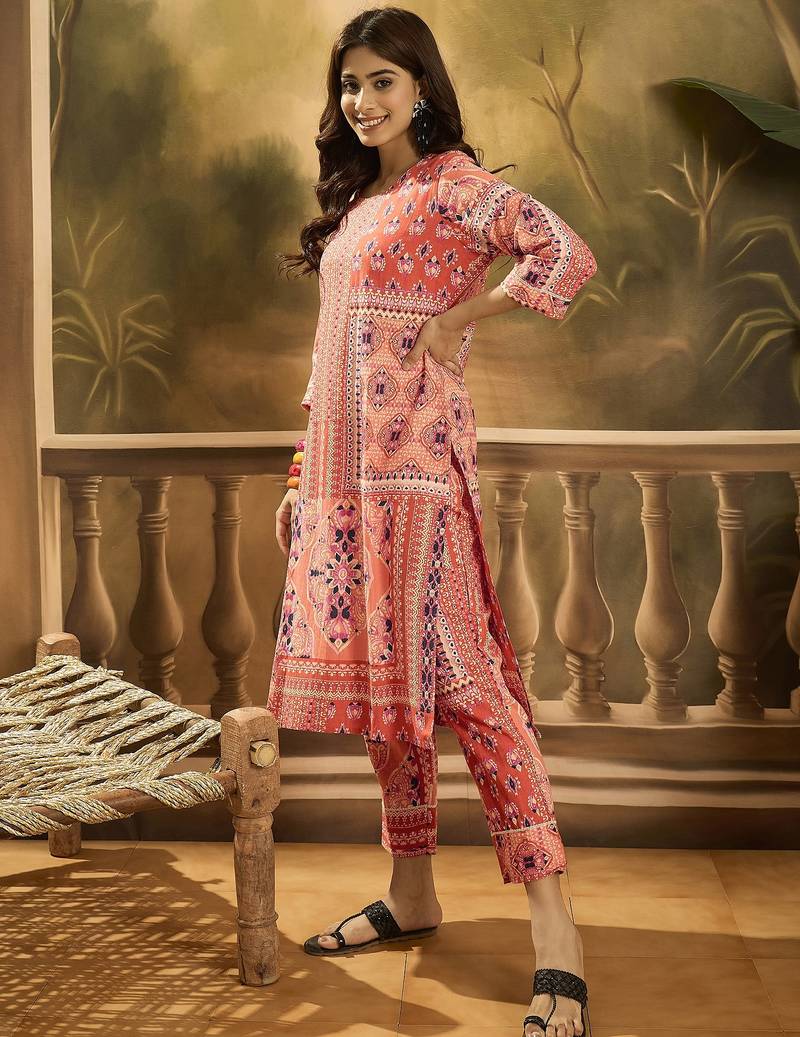 Women ethnic motifs printed cotton kurta with trousers