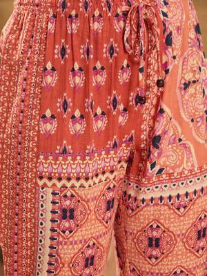 Women ethnic motifs printed cotton kurta with trousers 4