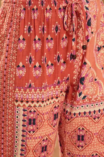 Women ethnic motifs printed cotton kurta with trousers