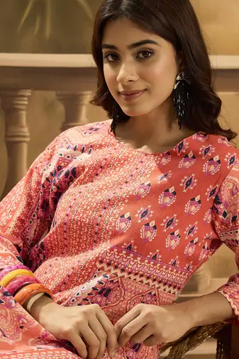 Women ethnic motifs printed cotton kurta with trousers