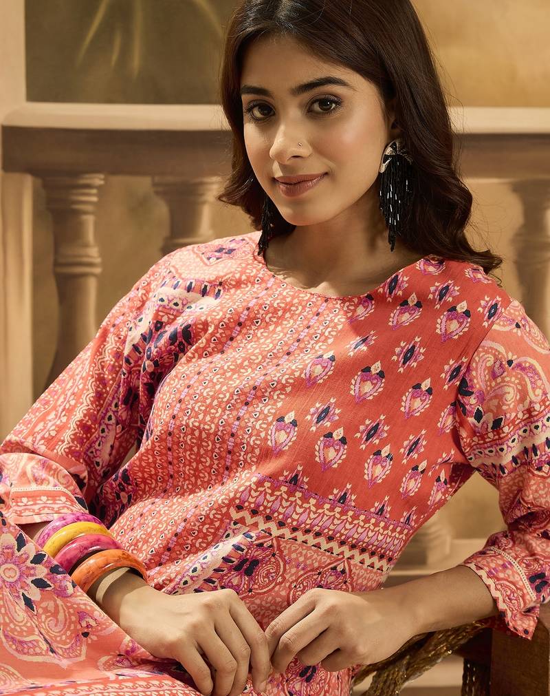 Women ethnic motifs printed cotton kurta with trousers