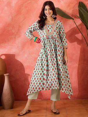 Women ethnic motifs printed cotton kurta with trousers 1