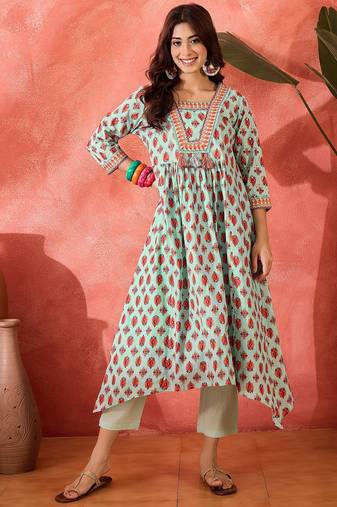 Women ethnic motifs printed cotton kurta with trousers