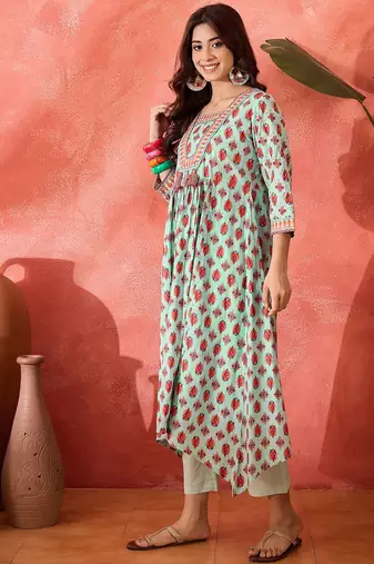 Women ethnic motifs printed cotton kurta with trousers