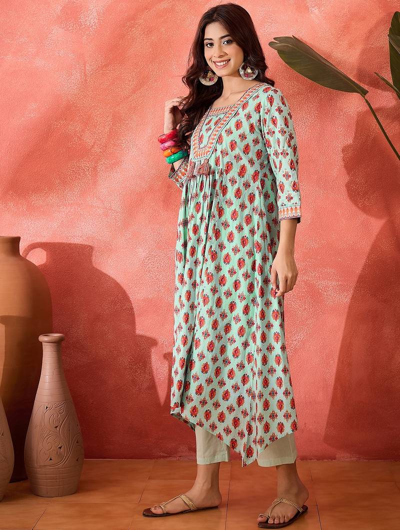 Women ethnic motifs printed cotton kurta with trousers