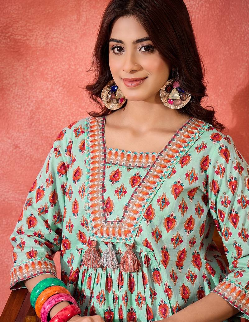 Women ethnic motifs printed cotton kurta with trousers