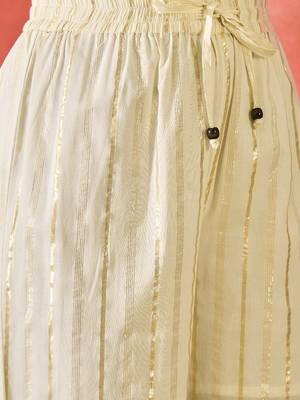 Women floral embroidered cotton kurta with trousers 4