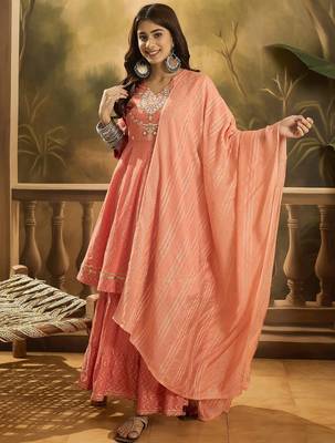 Women ethnic motifs embroidered cotton kurta with sharara & dupatta 1