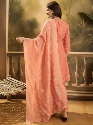 Women ethnic motifs embroidered cotton kurta with sharara & dupatta 2