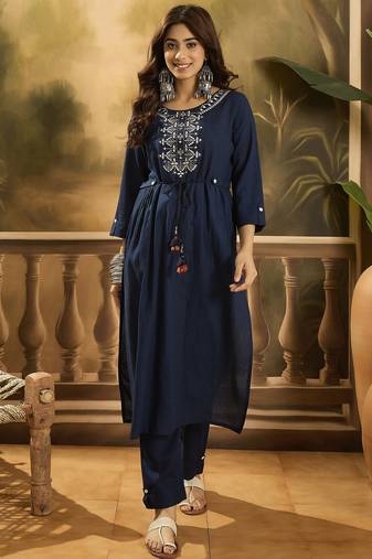 Women ethnic motifs embroidered kurta with trousers