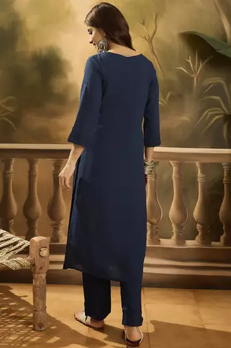 Women ethnic motifs embroidered kurta with trousers