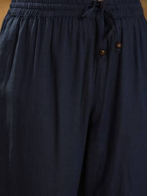 Women ethnic motifs embroidered kurta with trousers 4
