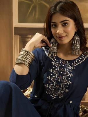 Women ethnic motifs embroidered kurta with trousers 5