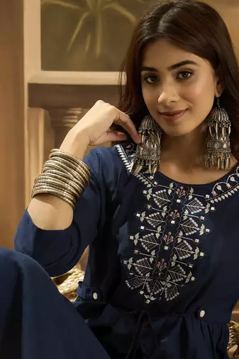 Women ethnic motifs embroidered kurta with trousers