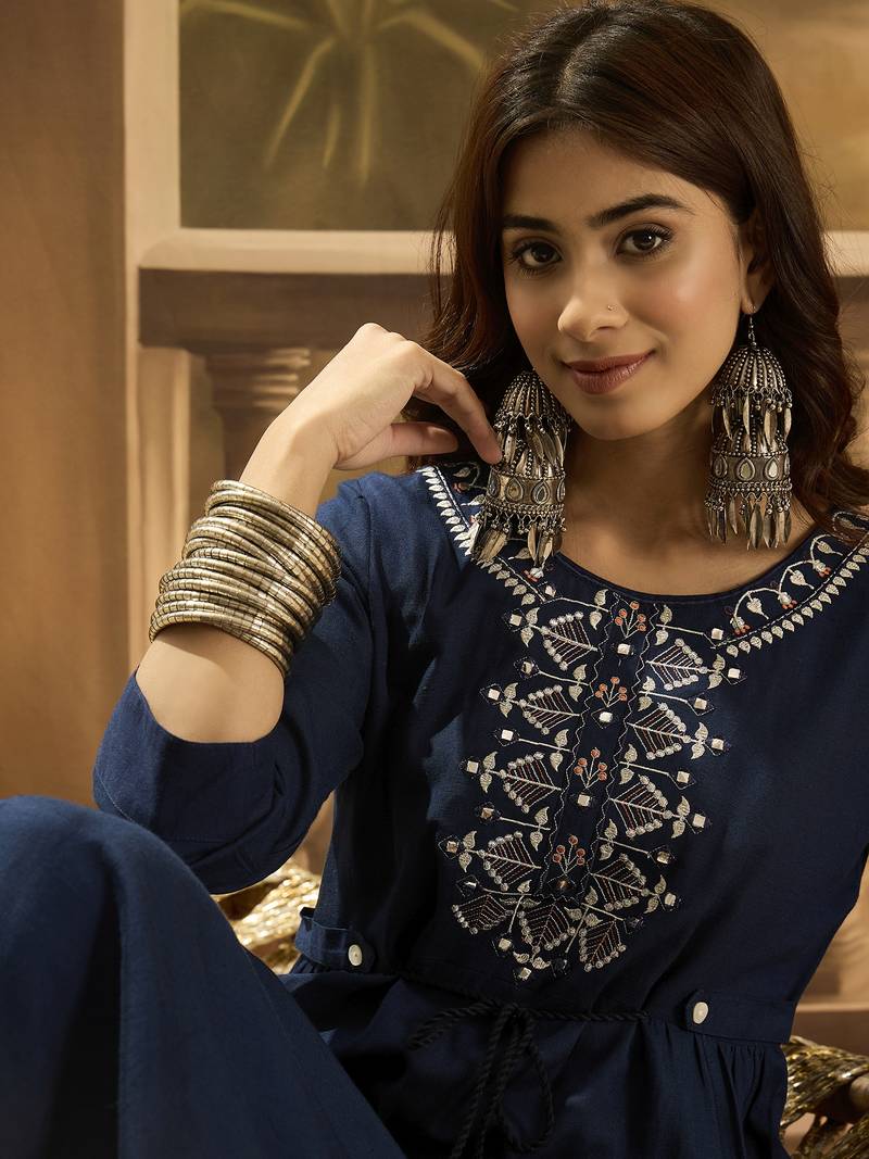 Women ethnic motifs embroidered kurta with trousers