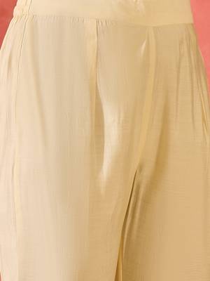 Women solid kurta with trousers 3