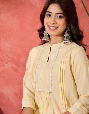 Women solid kurta with trousers 5