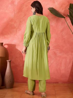 Women solid kurta with trousers 2
