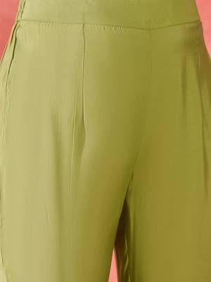 Women solid kurta with trousers 3
