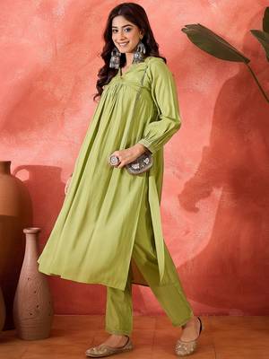 Women solid kurta with trousers 4