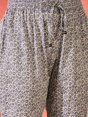 Women ethnic motifs printed cotton kurta with trousers & dupatta 3