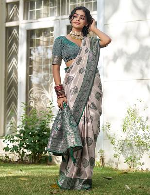 D green silk blend woven saree with blouse 2